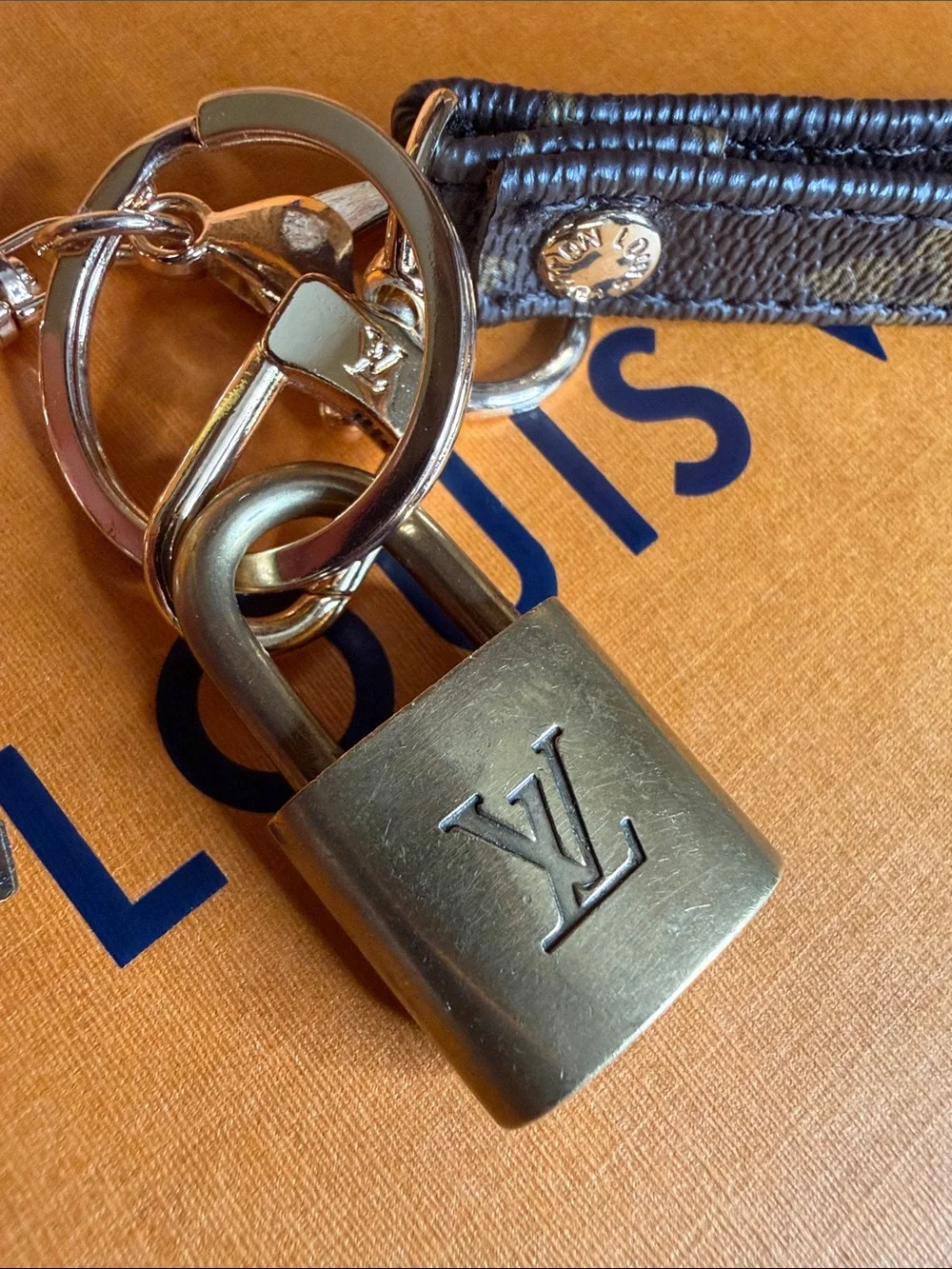 Leather Wrist Keychain with Lock #309